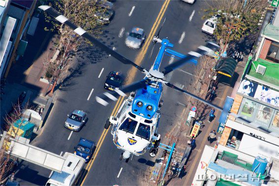 제주경찰청은 추석연휴 기간 중 헬기를 투입해 교통혼잡 예상지역과 교통사고 취약장소를 중심으로 특별 교통관리에 나섰다. [사진=제주경찰청 제공]
