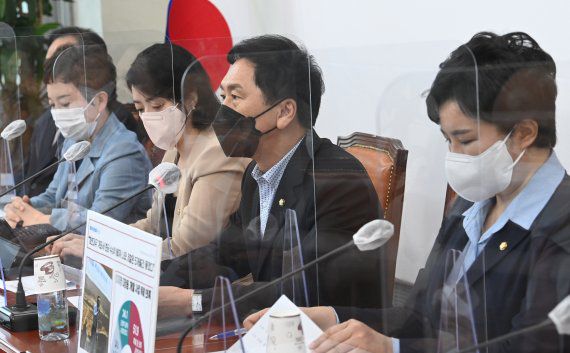 김기현 국민의힘 원내대표가 23일 오전 국회에서 열린 최고위원회의에서 모두발언을 하고 있다. 2021.9.23/뉴스1 © News1 오대일 기자 /사진=뉴스1