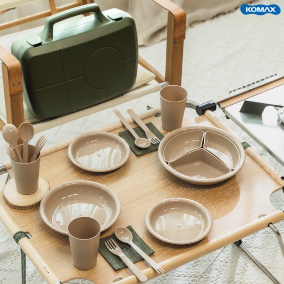 코멕스의 '캠핑식기세트', 신일전자의 '팬히터', 파세코의 '캠프-29'(맨위부터). 각사 제공