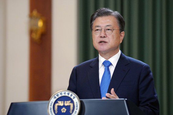 [서울=뉴시스] 문재인 대통령이 청와대 충무실에서 10일 열린 ‘제68주년 해양경찰의 날’ 기념식 축사를 영상을 통해 전하고 있다. (사진=청와대 제공) 2021.09.10. photo@newsis.com *재판매 및 DB 금지 /사진=뉴시스