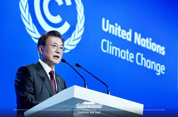 (서울=뉴스1) = 문재인 대통령이 2일(현지시간) 영국 글래스고 스코틀랜드 이벤트 캠퍼스에서 열린 국제메탄서약 출범식에서 메탄 감축 방안을 밝히고 있다.(청와대 페이스북) 2021.11.3/뉴스1 /사진=뉴스1화상