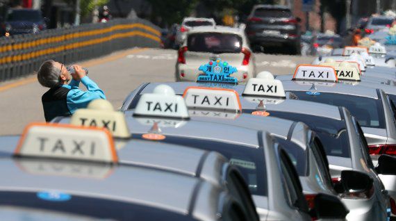 손님을 기다리고 있는 택시들. /사진=뉴스1