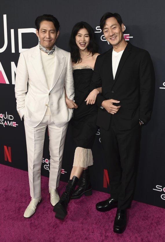 오징어게임 홍보차 미국 로스앤젤레스를 방문중인 배우들. 왼쪽부터 이정재, 정호연, 박해수.AP뉴시스