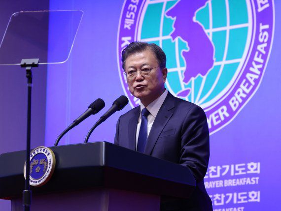 [서울=뉴시스] 전진환 기자 = 문재인 대통령이 2일 서울 서대문구 스위스그랜드호텔에서 열린 국가조찬기도회에 참석, 발언하고 있다. 2021.12.02. amin2@newsis.com <저작권자ⓒ 공감언론 뉴시스통신사. 무단전재-재배포 금지.> /사진=뉴시스화상