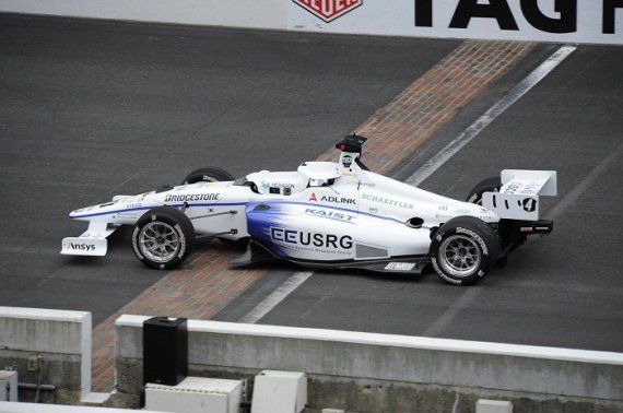 KAIST 인디 자율주행차가 지난 10월 23일 미국 인디애나폴리스에서 열린 '인디 자율주행 챌린지(IAC)'에서 결승선을 통과하고 있다. KAIST 제공