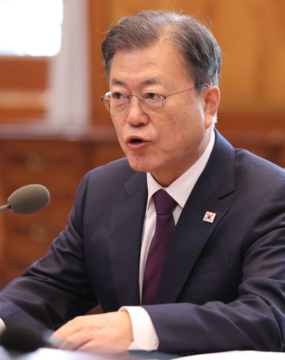 [서울=뉴시스] 김진아 기자 = 문재인 대통령이 17일 청와대에서 열린 한-우즈베키스탄 정상회담에서 인사말을 하고 있다. 2021.12.17. bluesoda@newsis.com <저작권자ⓒ 공감언론 뉴시스통신사. 무단전재-재배포 금지.> /사진=뉴시스화상