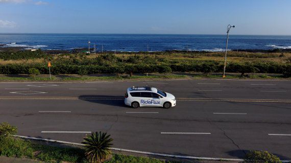 라이드플럭스의 자율주행 기술 실증 차량을 드론이 촬영한 모습. 라이드플럭스 제공.