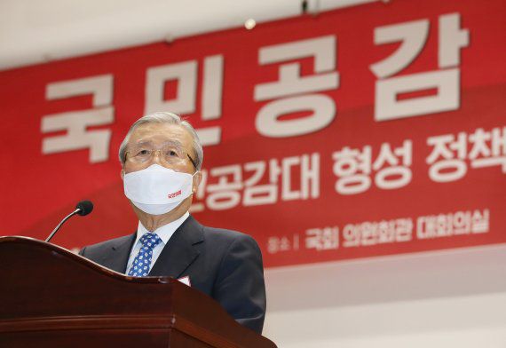 (서울=뉴스1) 구윤성 기자 = 김종인 국민의힘 총괄선대위원장이 30일 오전 서울 여의도 국회 의원회관에서 열린 국민공감 정책 세미나에서 축사하고 있다. 2021.12.30/뉴스1 /사진=뉴스1화상