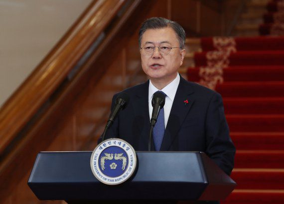 [서울=뉴시스] 전진환 기자 = 문재인 대통령이 3일 청와대 본관에서 2022년 신년사를 발표하고 있다. 2022.01.03. amin2@newsis.com /사진=뉴시스