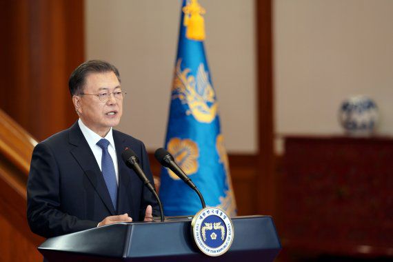 (서울=뉴스1) 이광호 기자 = 문재인 대통령이 3일 오전 청와대에서 2022년 임인년 신년사를 하고 있다. 2022.1.3/뉴스1 /사진=뉴스1화상