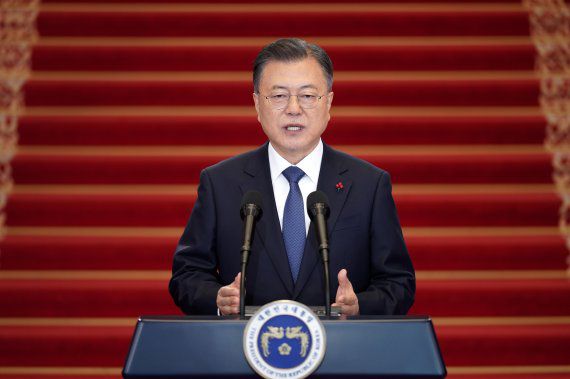 [서울=뉴시스] 전진환 기자 = 문재인 대통령이 3일 청와대 본관에서 2022년 신년사를 발표하고 있다. 2022.01.03. amin2@newsis.com <저작권자ⓒ 공감언론 뉴시스통신사. 무단전재-재배포 금지.> /사진=뉴시스화상