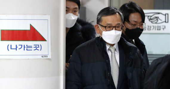 김학의 전 법무부 차관이 27일 오후 서울 서초구 서울고등법원에서 열린 '뇌물수수 혐의' 관련 파기항소심 선고 공판에서 무죄를 선고 받은 후 법정을 나서고 있다. /사진=뉴시스