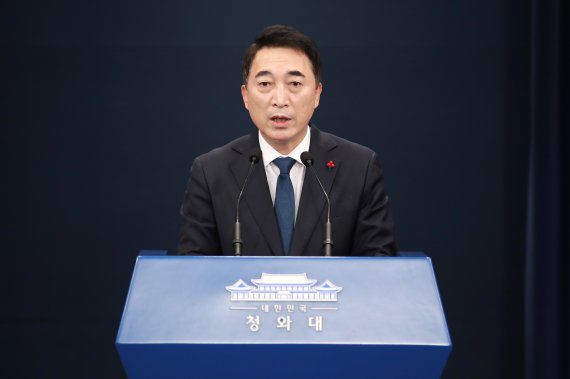 (서울=뉴스1) 이광호 기자 = 박수현 청와대 국민소통수석이 27일 청와대 춘추관에서 문재인 대통령의 설 연휴 일정 등과 관련해 브리핑을 하고 있다. 2022.1.27/뉴스1 /사진=뉴스1화상