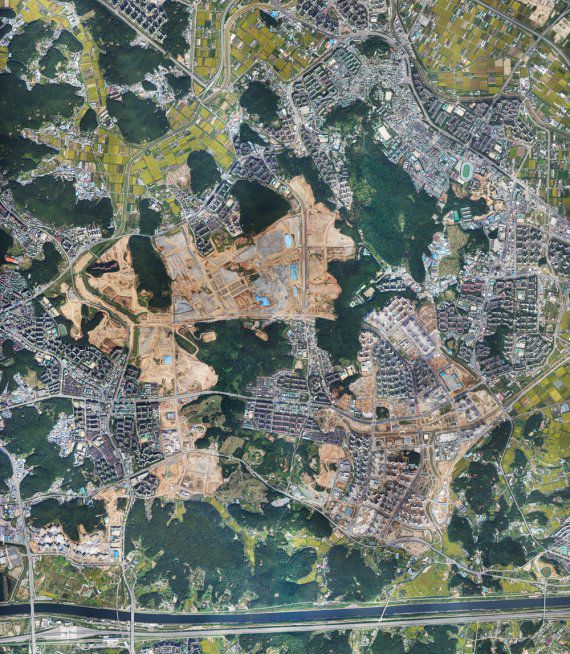 인천 검단신도시 주민들이 검단신도시의 이미지가 어둡고 칙칙하다며 인근 아라뱃길의 이름을 딴 ‘아라신도시’로 도시명칭 변경을 요구하고 있다. 사진은 검단신도시 전경(항공사진). /인천도시공사(iH) 제공.