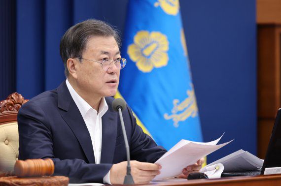 [서울=뉴시스] 전진환 기자 = 문재인 대통령이 8일 오전 청와대 여민관에서 열린 영상 국무회의에 참석해 발언하고 있다. 2022.02.08. amin2@newsis.com <저작권자ⓒ 공감언론 뉴시스통신사. 무단전재-재배포 금지.> /사진=뉴시스화상