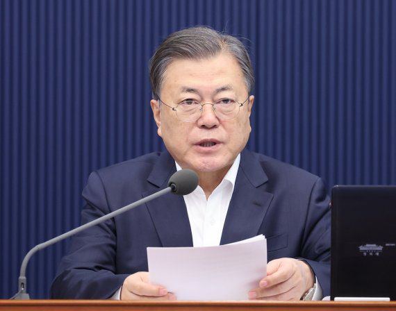 [서울=뉴시스] 전진환 기자 = 문재인 대통령이 8일 오전 청와대 여민관에서 열린 영상 국무회의에 참석해 발언하고 있다. 2022.02.08. amin2@newsis.com <저작권자ⓒ 공감언론 뉴시스통신사. 무단전재-재배포 금지.> /사진=뉴시스화상