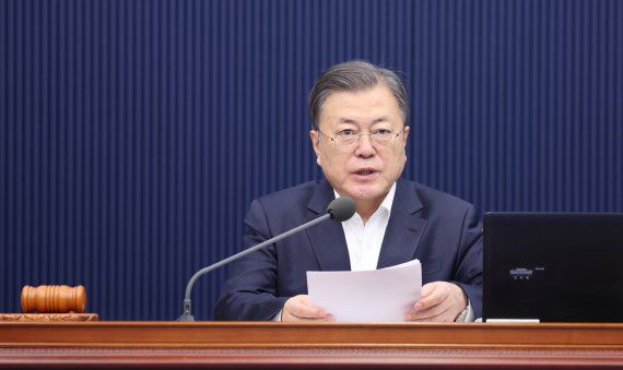 [서울=뉴시스] 전진환 기자 = 문재인 대통령이 8일 오전 청와대 여민관에서 열린 영상 국무회의에 참석해 발언하고 있다. 2022.02.08. amin2@newsis.com <저작권자ⓒ 공감언론 뉴시스통신사. 무단전재-재배포 금지.> /사진=뉴시스화상