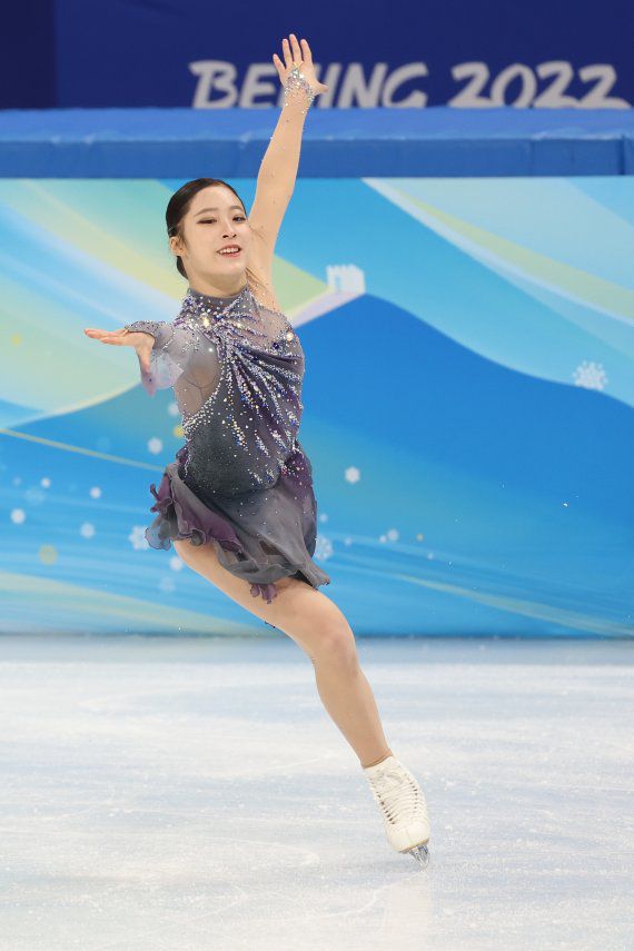 쇼트프로그램에서 총점 70.34점으로 6위에 오른 유영 뉴스1                                      쇼트프로그램에서 총점 67.78점으로 9위에 오른 김예림 뉴스1