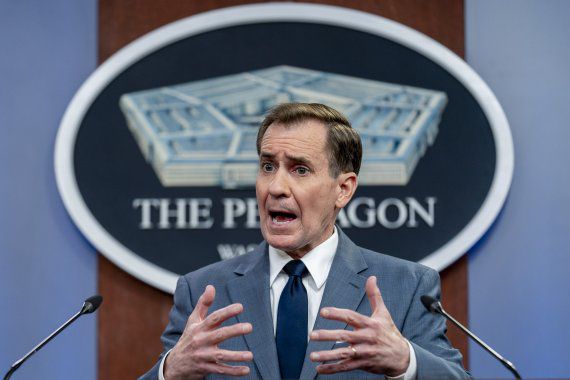 존 커비 미국 국방부 대변인이 23일(현지시간) 워싱턴 국방부에서 우크라이나 사태와 관련해 브리핑하고 있다. 버키 대변인은 러시아가 언제든 침공할 태세를 갖췄다고 우려했다. AP뉴시스