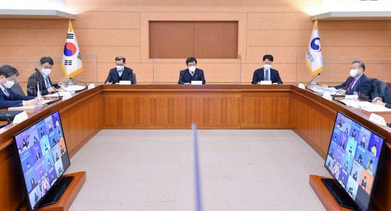 안도걸 기재부 차관이 정부서울청사에서 열린 '제2차 재정관리점검회의'를 주재하고 있다.