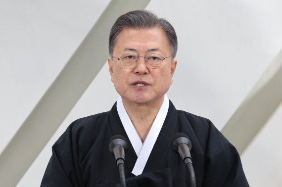 [서울=뉴시스] 김진아 기자 = 문재인 대통령이 1일 서울 서대문구 국립 대한민국임시정부 기념관에서 열린 제103주년 3.1절 기념식에서 기념사를 하고 있다. 2022.03.01. bluesoda@newsis.com /사진=뉴시스