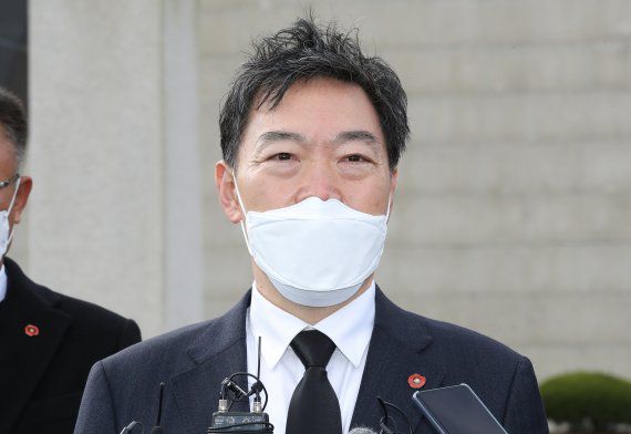 김오수 검찰총장. 지난해 11월24일 제주시 봉개동 제주4·3평화공원을 방문해 희생영령에게 참배한 뒤 소감을 말하고 있다. 2021.11.24. 사진=뉴시스