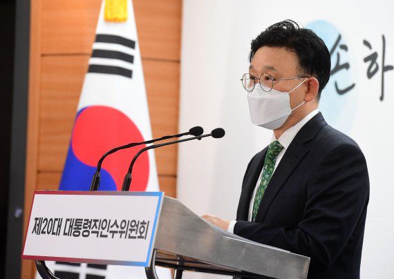 원일희 대통령직인수위원회 수석부대변인이 31일 서울 종로구 통의동 제20대 대통령직인수위원회 브리핑실에서 현안 브리핑을 하고 있다. /사진=뉴시스