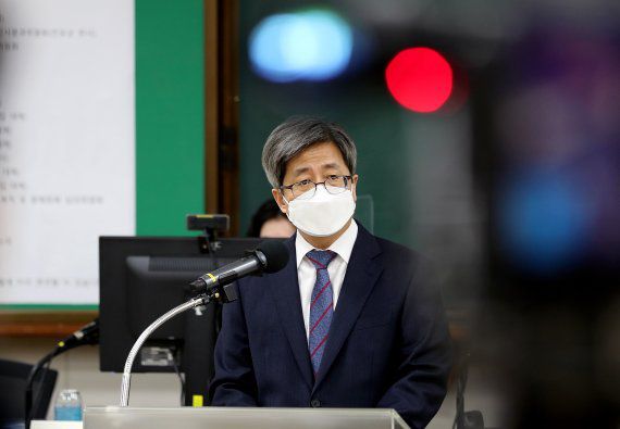 김명수 대법원장이 11일 오전 경기 고양 사법연수원에서 열린 전국법관대표회의에서 인사말을 하고 있다. 2022.4.11/뉴스1 © News1 이동해 기자 /사진=뉴스1