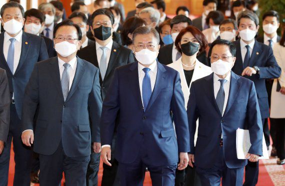 문재인 대통령이 3일 청와대 본관에서 열린 국무회의에 참석하고 있다. 2022.05.03. 사진=뉴시스화상