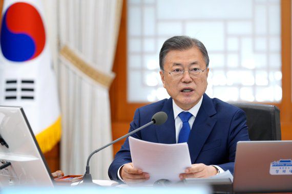 [서울=뉴시스] 문재인 대통령이 3일 청와대 본관에서 열린 국무회의를 주재하고 있다. (사진=청와대 제공) 2022.05.03. photo@newsis.com <저작권자ⓒ 공감언론 뉴시스통신사. 무단전재-재배포 금지.> /사진=뉴시스화상