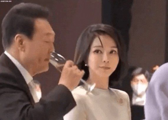 윤석열 대통령과 김건희 여사. (온라인 커뮤니티 갈무리/뉴스1) /사진=뉴스1