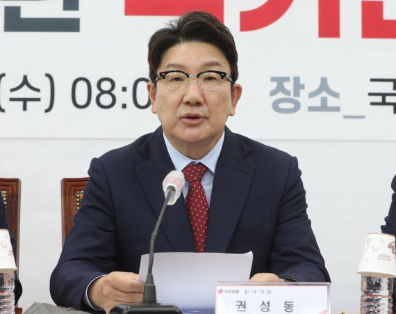 권성동 국민의힘 원내대표가 8일 오전 서울 여의도 국회에서 열린 북 도발 관련 국가안보 점검을 위한 제2차 당·정·대 협의희의에 참석해 발언하고 있다. 뉴시스                                    박홍근 더불어민주당 대표 직무대행 겸 원내대표가 8일 서울 여의도 국회에서 비상대책위원회 구성 등 현안 관련 기자간담회를 하고 있다. 공동취재사진, 뉴시스.