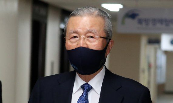 김종인 전 국민의힘 비상대책위원장이 4일 서울 종로구 세종대로 정부서울청사에서 열린 대통령직속 북방경제협력위원회 강연에 참석하고 있다. 이날 김 전 위원장은 '미완의 북방정책, 어떻게 할 것인가?'란 주제로 강연을 했다. 사진=뉴스1