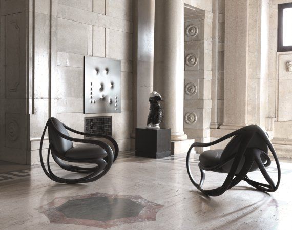 클래식한 흔들의자를 현대적으로 재해석한 '죠르제띠 무브(Move) 체어'. 현대리바트 제공.