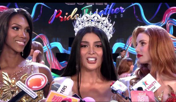 '2022 미스 인터내셔널 퀸 트랜스젠더' 대회에서 우승한 필리핀 출신의 푸치아 앤 라베나(가운데)와 2위를 차지한 콜롬비아의 자스민 히메네스(왼쪽), 3위를 차지한 프랑스의 이엘라 샤넬. /사진=뉴스1