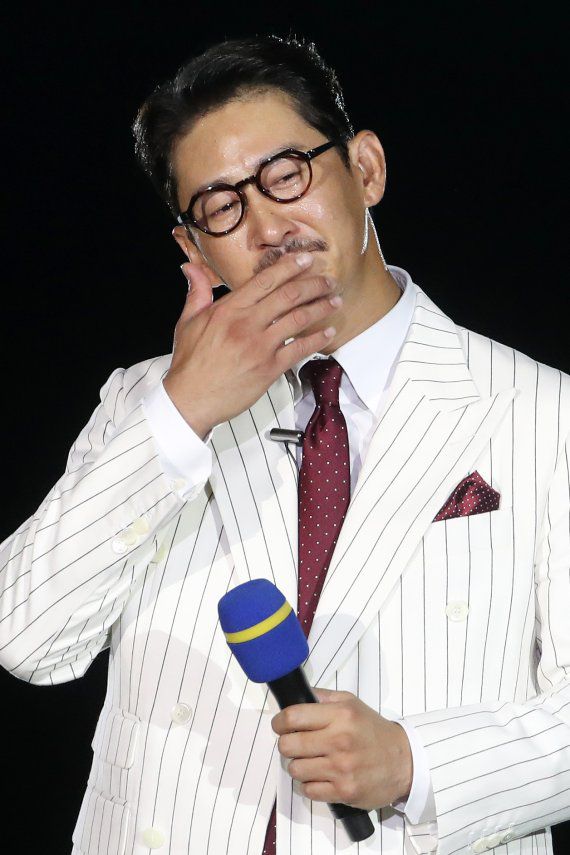 3일 잠실야구장에서 은퇴식 및 영구결번식을 가진 박용택이 고별사 도중 울먹이고 있다. /사진=뉴시스