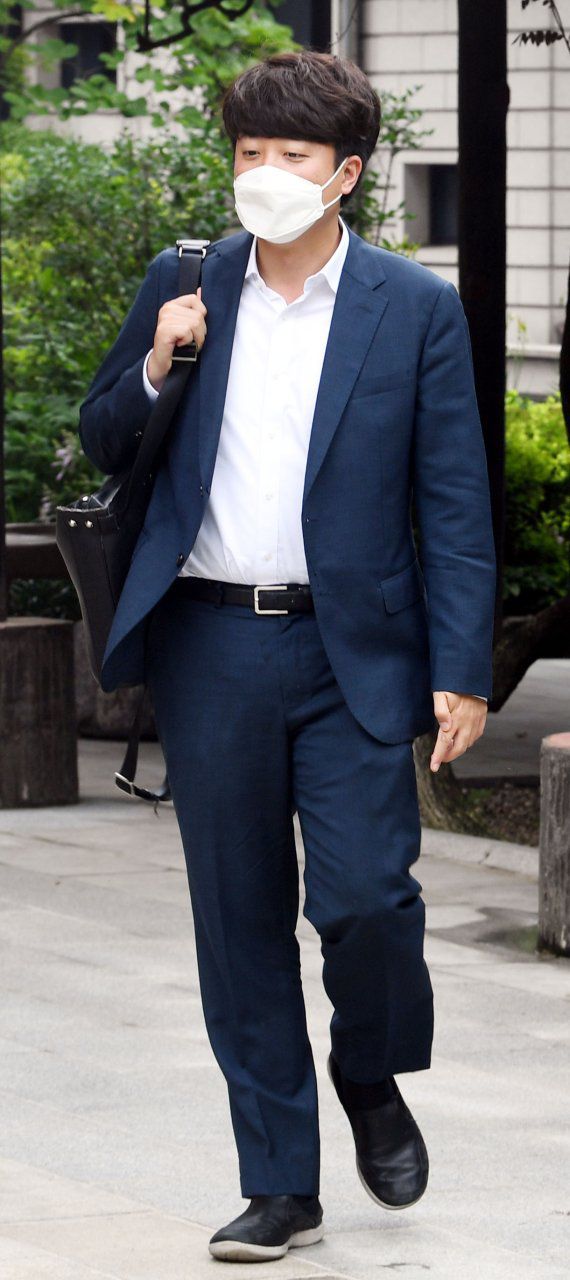 국민의힘 이준석 대표가 6일 서울 종로구 삼청동 총리공관에서 열린 윤석열 정부 첫 고위 당정 협의회에 참석하기 위해 회의장으로 들어서고 있다. 사진=서동일 기자