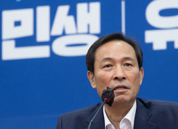 우상호 더불어민주당 비상대책위원장이 6일 서울 여의도 국회에서 비공개 당무위원회를 마친 후 기자간담회를 하고 있다. (공동취재사진) 뉴시스