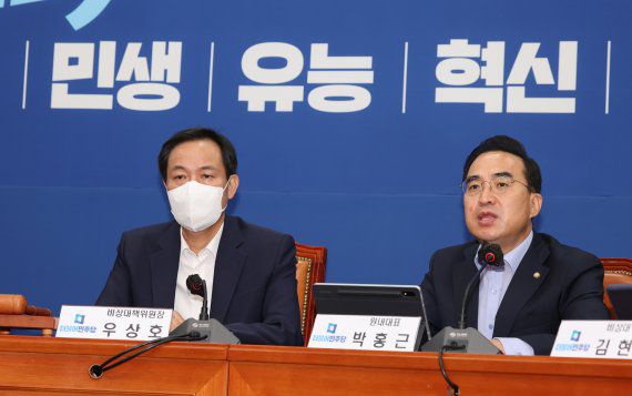 박홍근 더불어민주당 원내대표가 11일 오전 서울 여의도 국회에서 열린 비상대책위원회의에서 발언을 하고 있다. (공동취재사진) 뉴시스.