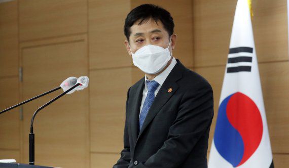 (서울=뉴스1) 김명섭 기자 = 김주현 금융위원장이 14일 서울 종로구 세종대로 정부서울청사에서 금융부문 민생안정 과제 추진현황 및 계획 브리핑을 하고 있다. 2022.7.14/뉴스1 /사진=뉴스1화상