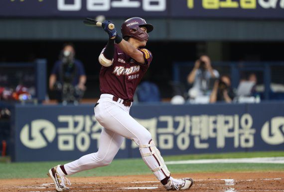 타격 1위 타점 5위를 달리고 있는 키움 히어로즈 이정후. /사진=뉴시스
