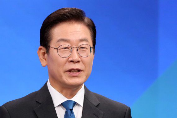 이재명.연합뉴스                                      박용진. 연합뉴스                                      강훈식. 연합뉴스