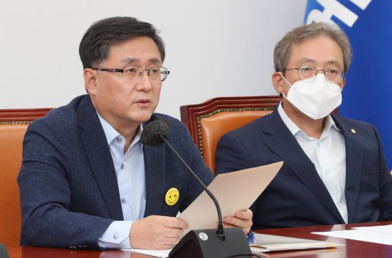 김성환 더불어민주당 정책위의장이 4일 서울 여의도 국회에서 열린 정책조정회의에서 발언하고 있다. 사진=박범준 기자