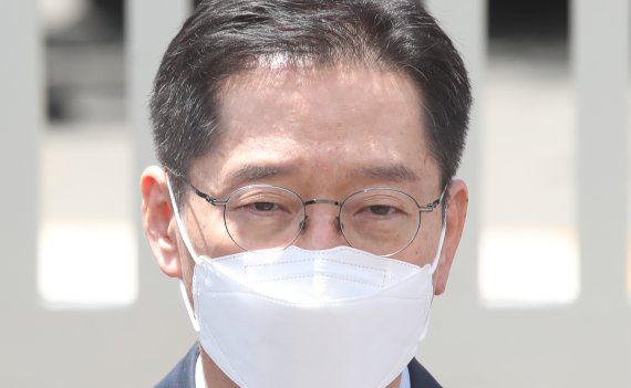 드루킹 댓글 여론조작 사건으로 대법원에서 징역 2년이 확정된 김경수 전 경남도지사/사진=뉴스1