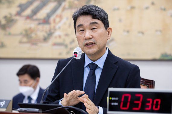 이주호 사회부총리 겸 교육부 장관 후보자가 28일 서울 여의도 국회에서 열린 인사청문회에서 의원 질의에 답변하고 있다. /사진=뉴스1