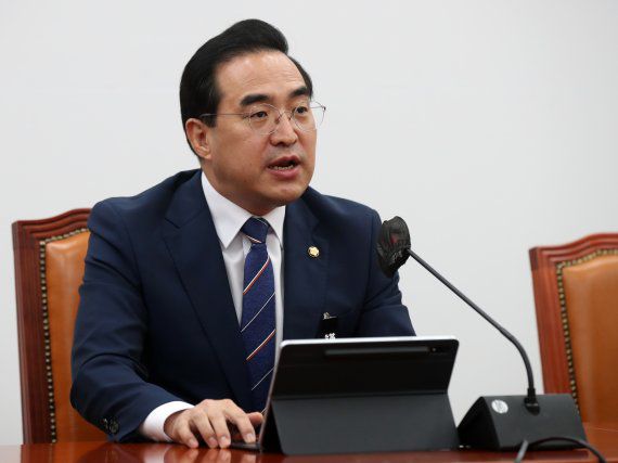 박홍근 더불어민주당 원내대표가 10일 오전 서울 여의도 국회 본청 원내대표 회의실에서 열린 정책조정회의에서 발언하고 있다. 뉴시스