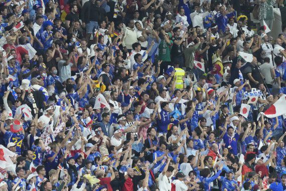 역전이다. 환호하는 일본 관중들 (뉴시스)