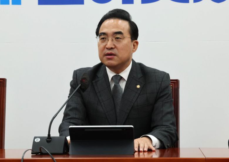 발언하는 박홍근 원내대표 (서울=연합뉴스) 백승렬 기자 = 더불어민주당 박홍근 원내대표가 6일 국회에서 열린 원내대책회의에서 발언하고 있다. 2022.12.6 srbaek@yna.co.kr (끝)