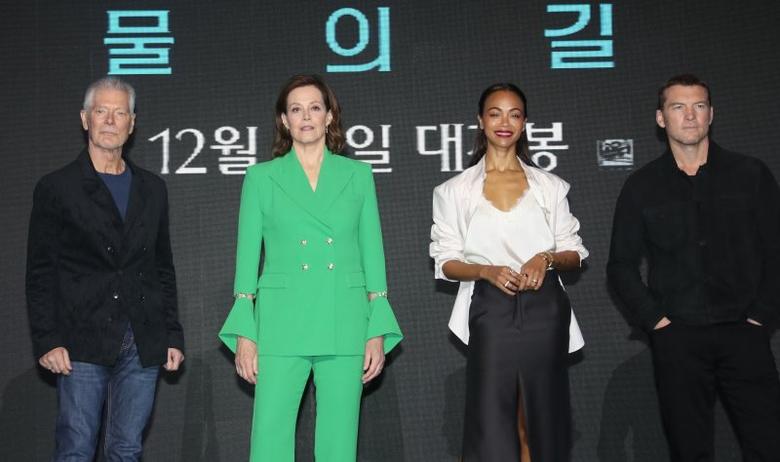 할리우드 배우 스티븐 랭(왼쪽부터)와 시고니 위버, 조 샐다나, 샘 워싱턴이 9일 서울 영등포구 콘래드 서울호텔에서 진행된 영화 '아바타2: 물의 길'(아바타2) 기자간담회에서 매력을 발산하고 있다. ⓒ News1 권현진 기자 /사진=뉴스1