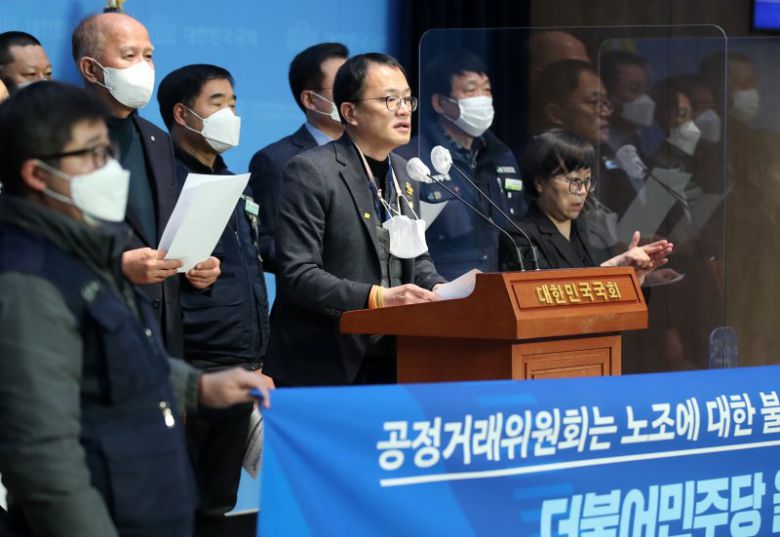 [서울=뉴시스] 고범준 기자 = 박주민 더불어민주당 의원이 20일 오전 서울 여의도 국회 소통관에서 열린 윤석열 정부 공정거래위원회의 노조활동 부당개입 규탄 기자회견에서 발언하고 있다. 2022.12.20. bjko@newsis.com <저작권자ⓒ 공감언론 뉴시스통신사. 무단전재-재배포 금지.> /사진=뉴시스화상